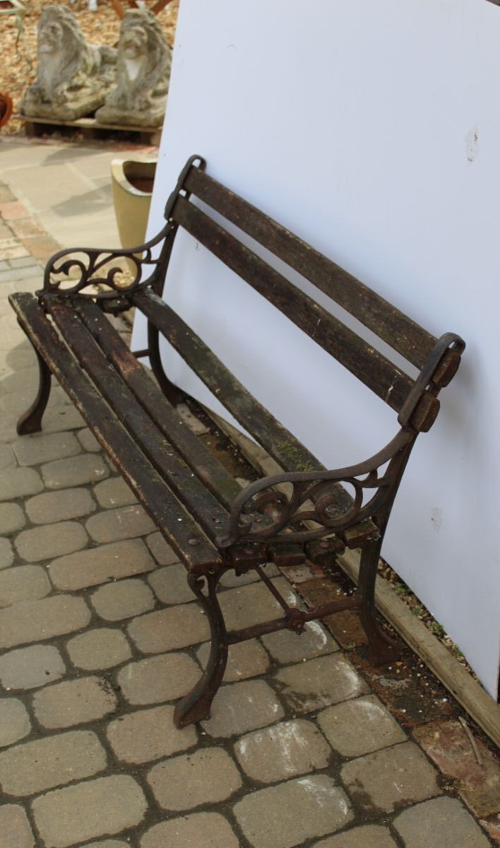 Weathered garden bench - Image 3